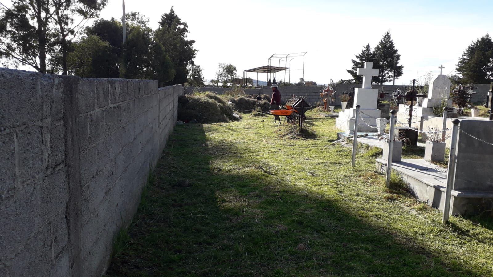 Realiza Ayuntamiento de Tzompantepec trabajos de limpieza en panteones del municipio